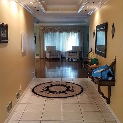 3rd image of 2 Carlton Ln