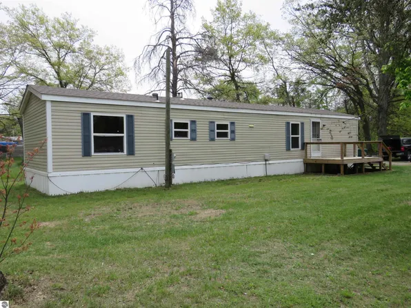 10060 W Kelly Rd, Lake City, MI 49651