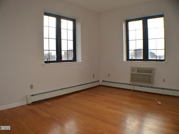 4th image of 4315 44th St APT D2