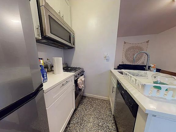 3rd image of 163 Mulberry St APT 3