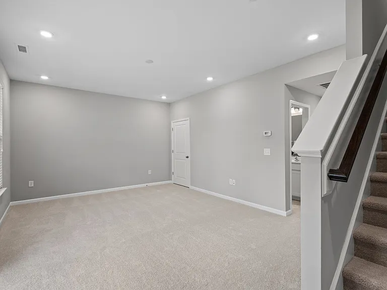 1136 Commack Dr — Photo 29