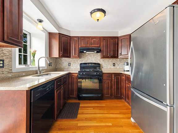 4th image of 128 Parker St APT 4D