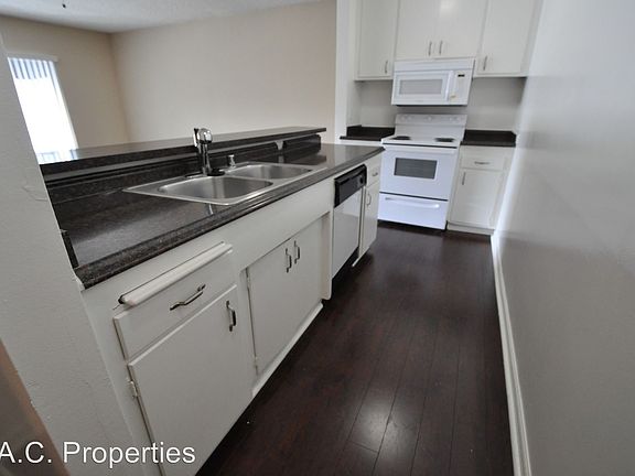 5th image of 4414 Woodman Ave APT 204