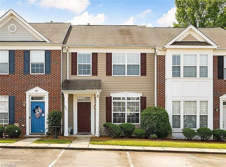 2 bed, 2.5 bath, 1457 sqft, $1,700 — Photo 1