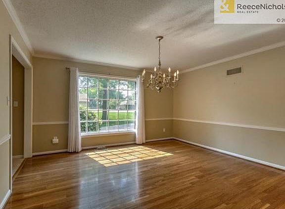 5th image of 15901 Overbrook Ln