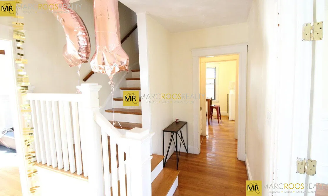 5 bed, 9999 sqft, $10,500 — Photo 1