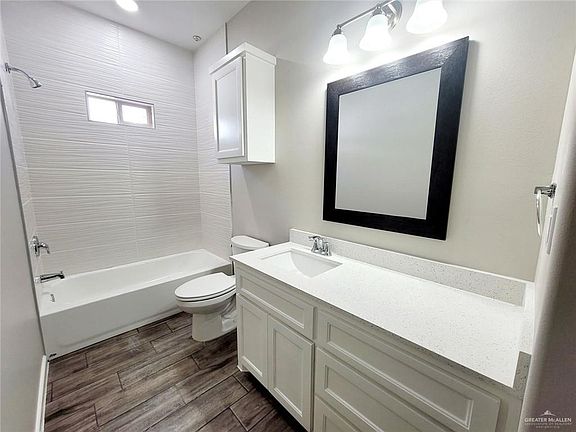 2nd image of 1015 Starr St APT B