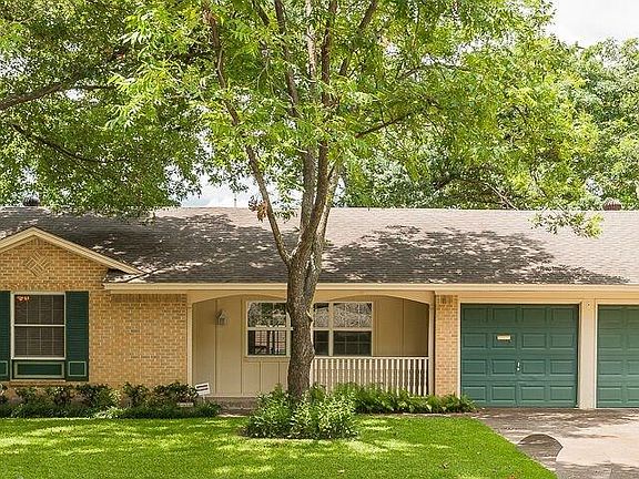 2nd image of 10517 Lake Gardens Dr