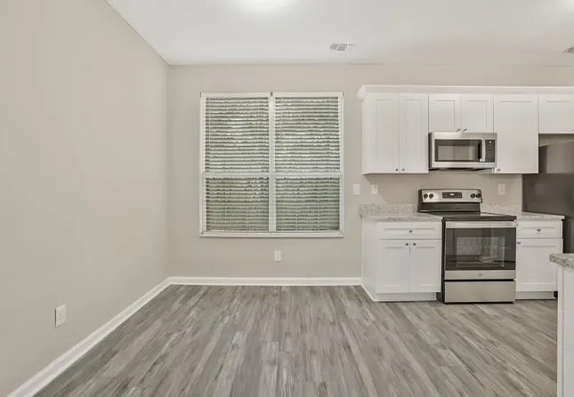 Building Photo - 6520 Lake Mill Ct