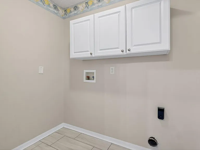 1648 Glen Laurel Dr — Photo 24