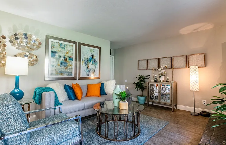 Flintridge Apartment Homes — Photo 8
