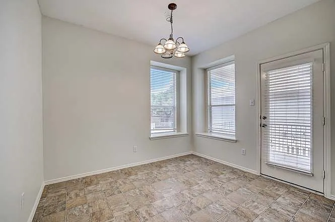 1115 Rawhide Trl — Photo 35