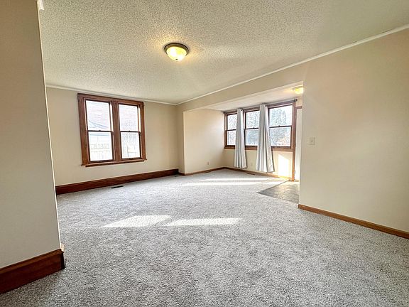 5th image of 1264 Reaney Ave