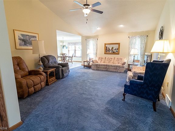 3rd image of 943 Park Pl