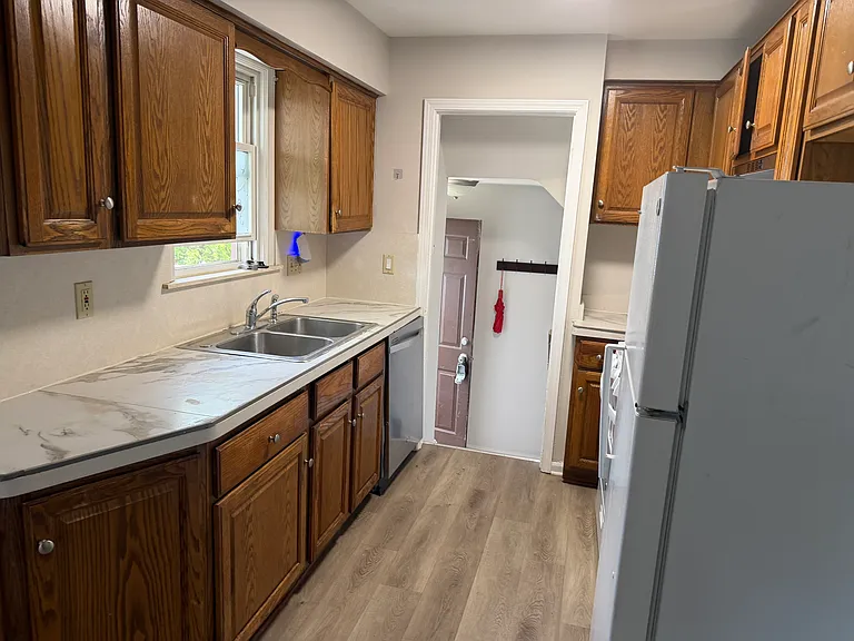 24800 Oxford St — Photo 7