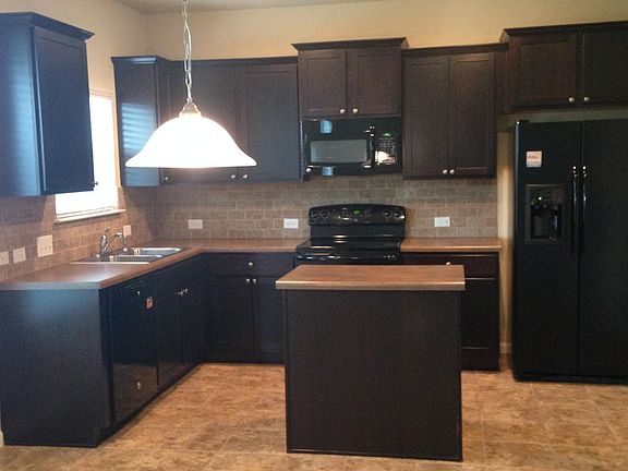 3rd image of 742 Great Oaks Dr