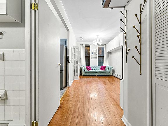 2nd image of 135 W 89th St APT 3