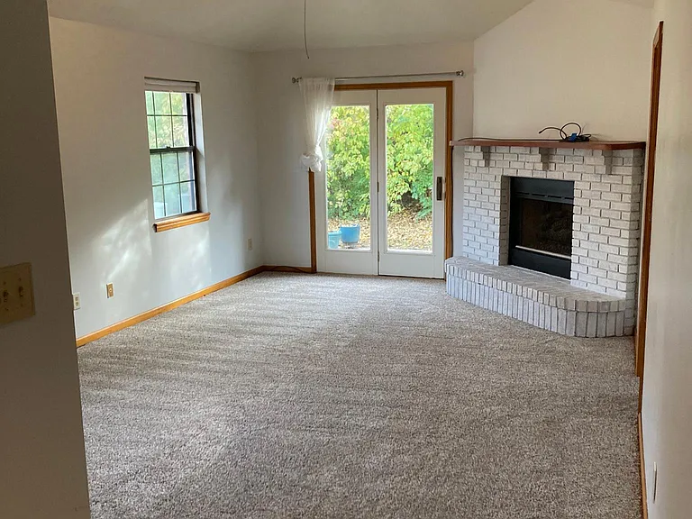 65 Coventry Ct — Photo 2