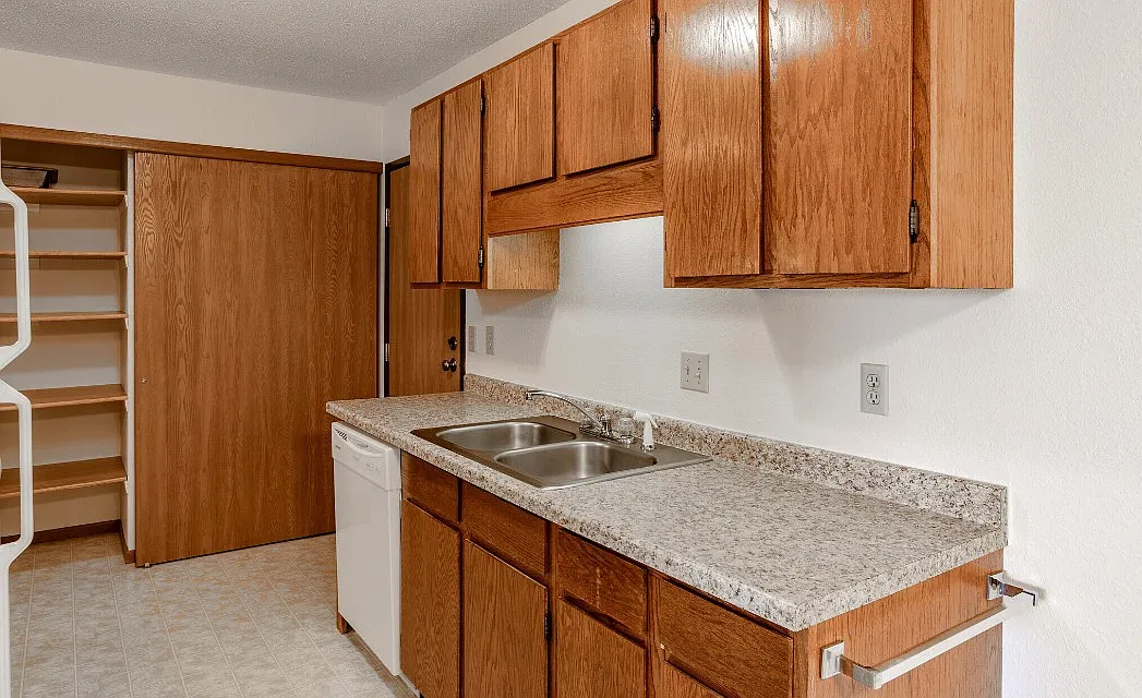 Parkview Apartments — Photo 4