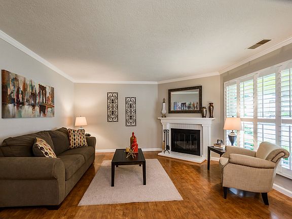 2nd image of 207 Dundee Dr