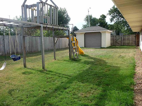 3rd image of 3910 Thorton Dr