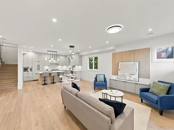 6136 Irmin St #2, Burnaby, BC V5J