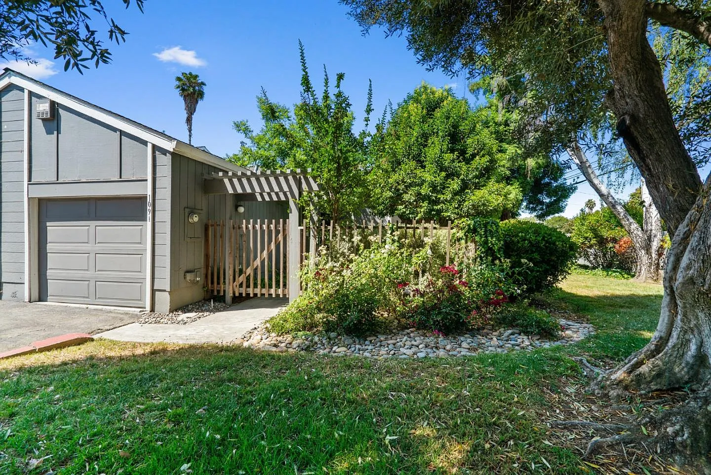 1091 Prevost Ct photo 1