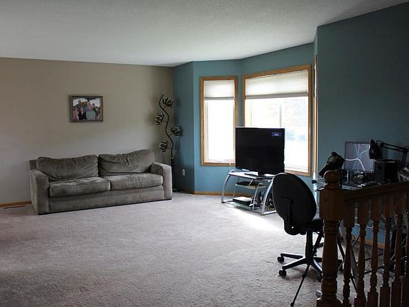 4th image of 408 Highview Dr W