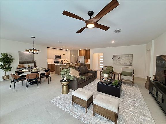 2nd image of 5813 Regent Rd
