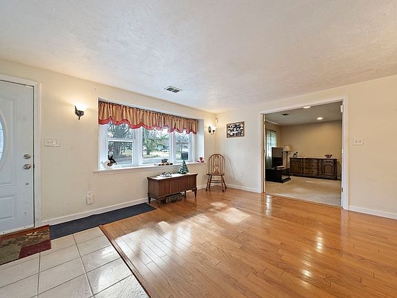 3rd image of 106 Sinclair Rd
