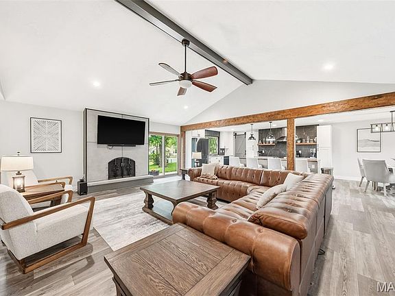 3rd image of 8 Lake Hill Dr