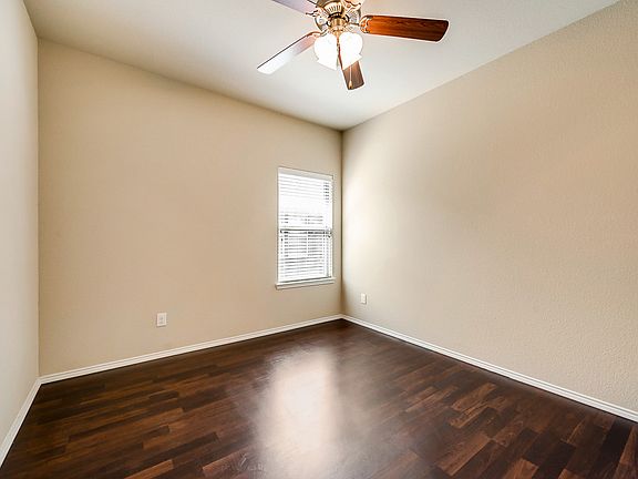 5th image of 2917 Glenoaks Dr