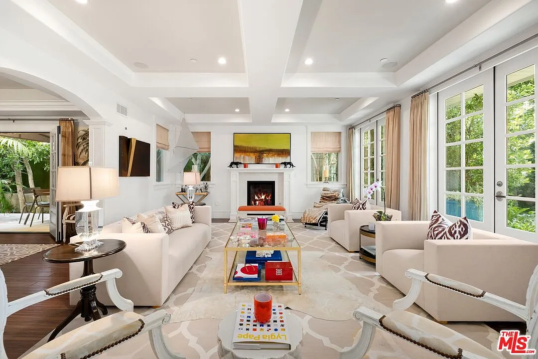 5 bed, 7.0 bath, 4800 sqft, $40,000 — Photo 2