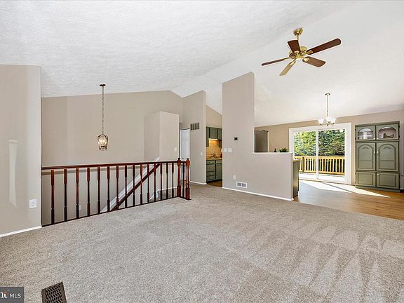 4th image of 233 Diamond Dr