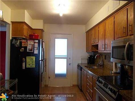 3rd image of 400 Golden Isles Dr APT 60