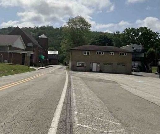 Exterior Neighborhood (street photo)
