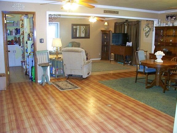 3rd image of 105 Kathyleen Ln