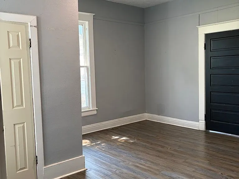 724 W Elm St — Photo 44