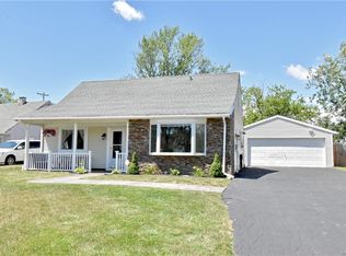 55 Schutt Ct, Grand Island, NY 14072