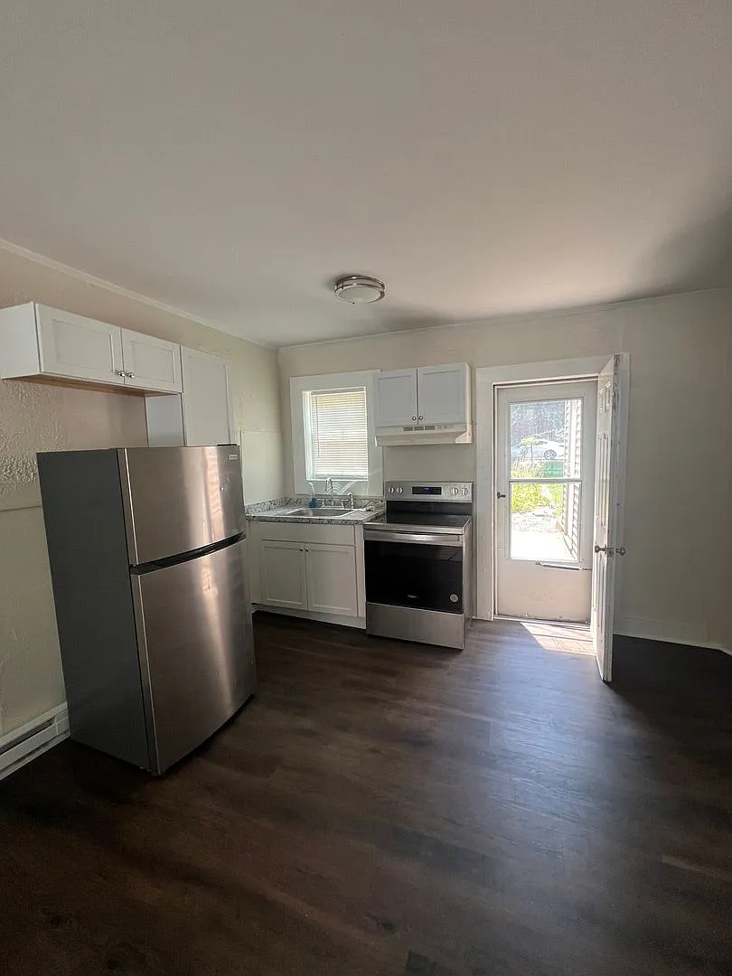 132-136 W South St — Photo 2
