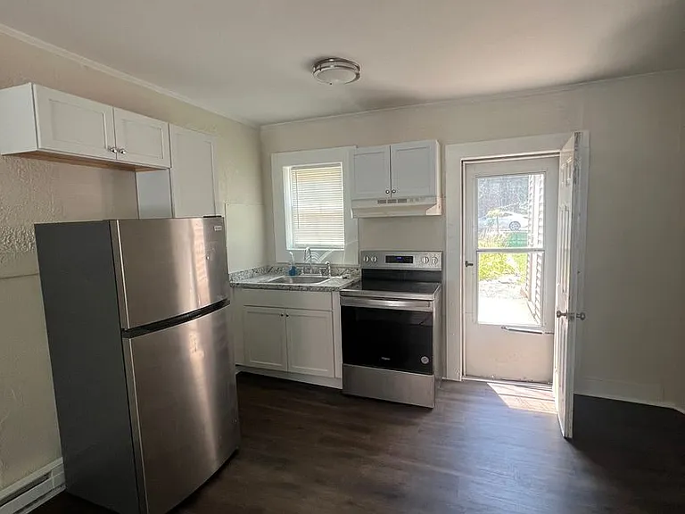 132 W South St — Photo 2
