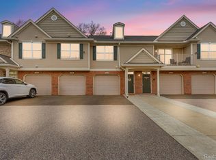 11395 N Woods Dr, Shelby Township, MI