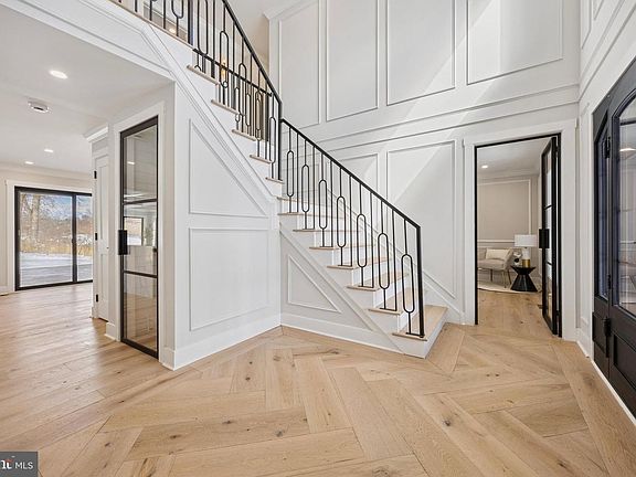 3rd image of 2577 Wayland Rd