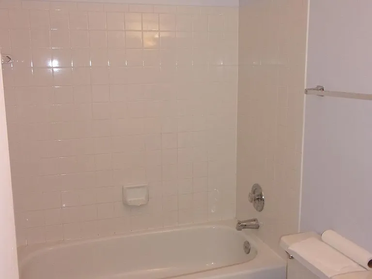 100 Chesterfield Ln — Photo 17