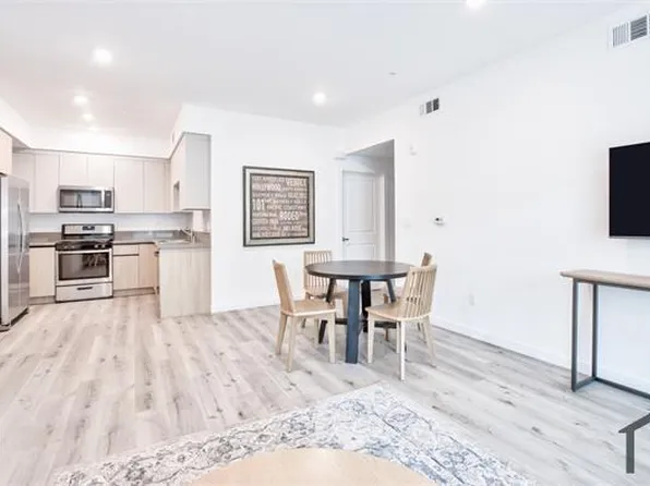 14748 Victory Blvd, Van Nuys, CA