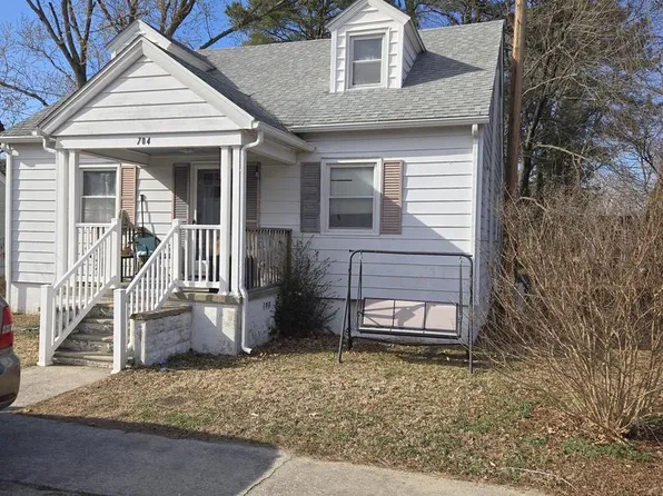 704 4th St, Sharptown, MD 21861