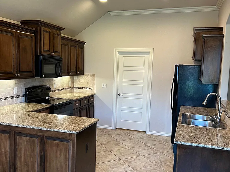 6236 NW 158th Ter — Photo 11