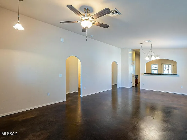 1133 E Hedrick Dr — Photo 8