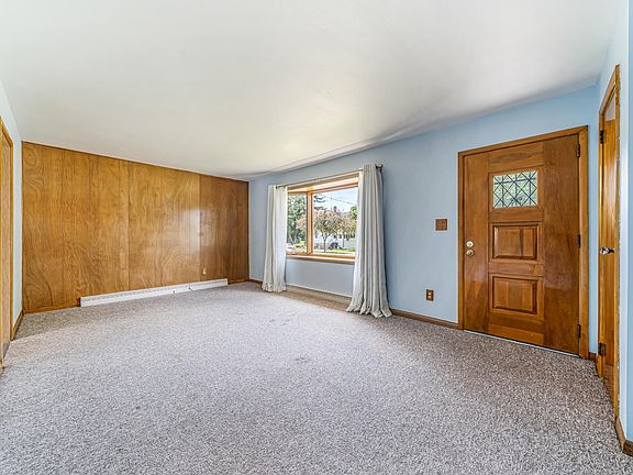 3rd image of 690 W 5th Ave