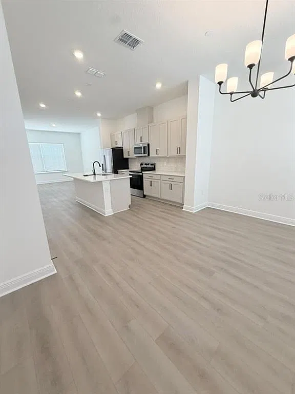 3 bed, 2.5 bath, 1699 sqft, $3,500 — Photo 2